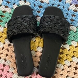 Cushionaire Fez Black Woven Braided Slide Sandals flip flops faux-leather Sz 6.5